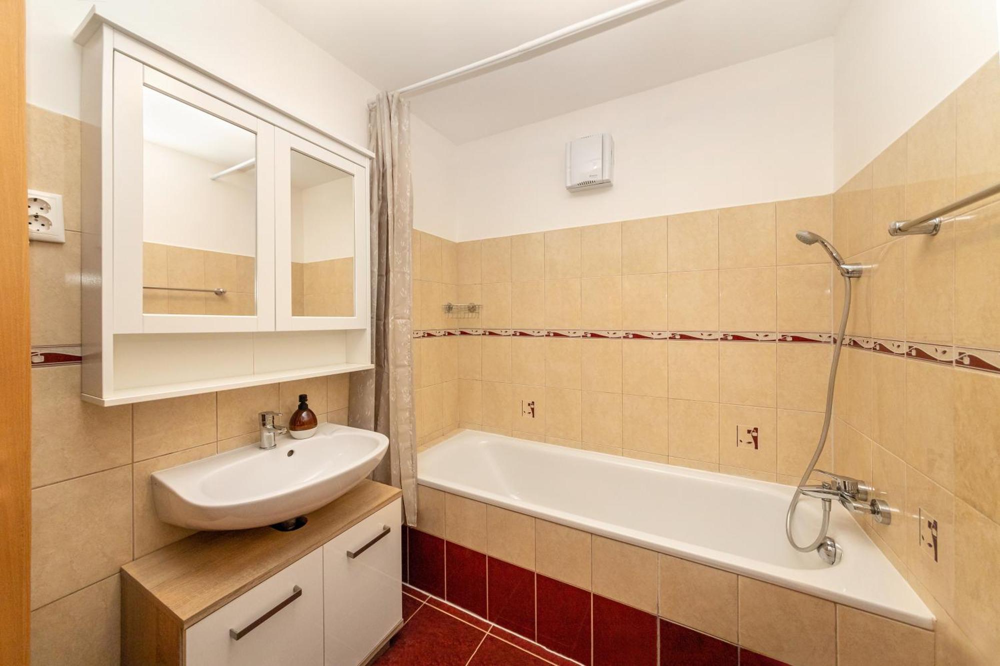 Center Budget Apartment Inside Free Parking Self Check-In Free Streaming Ac Balcony บูดาเปสต์ ภายนอก รูปภาพ